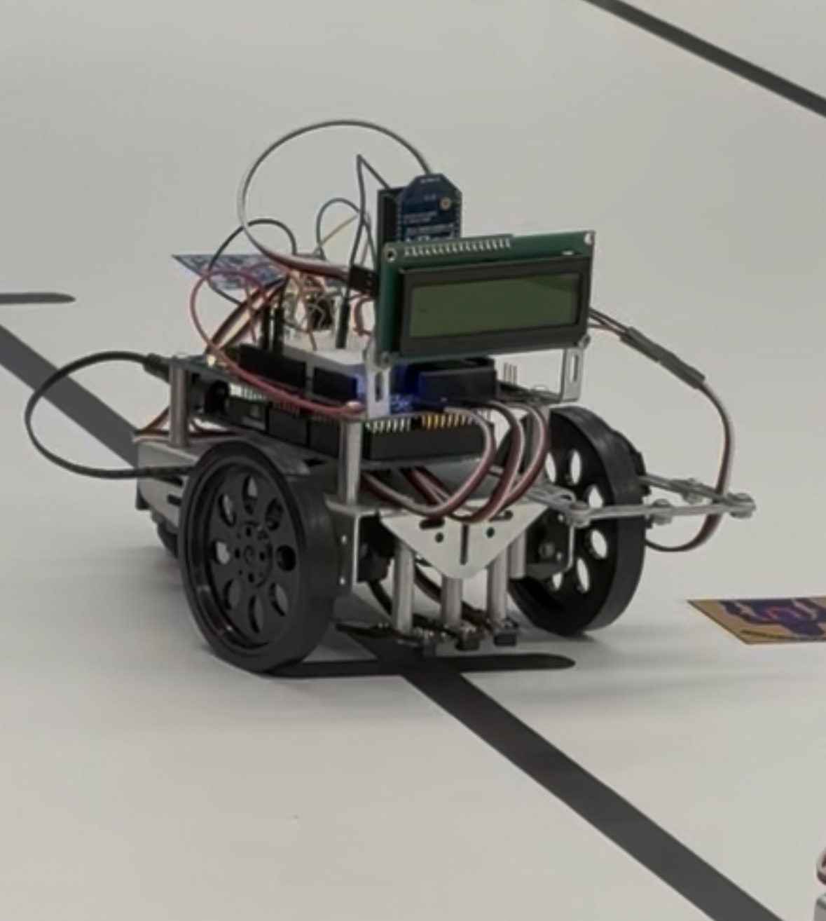 Line-following robot on the track with servo drive, line sensors, radio and LCD